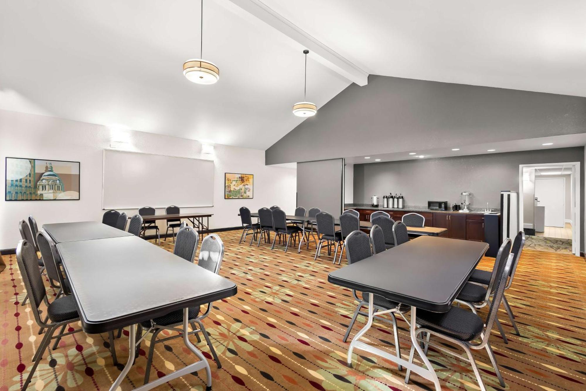 Best Western Luxbury Inn Fort Wayne Dış mekan fotoğraf