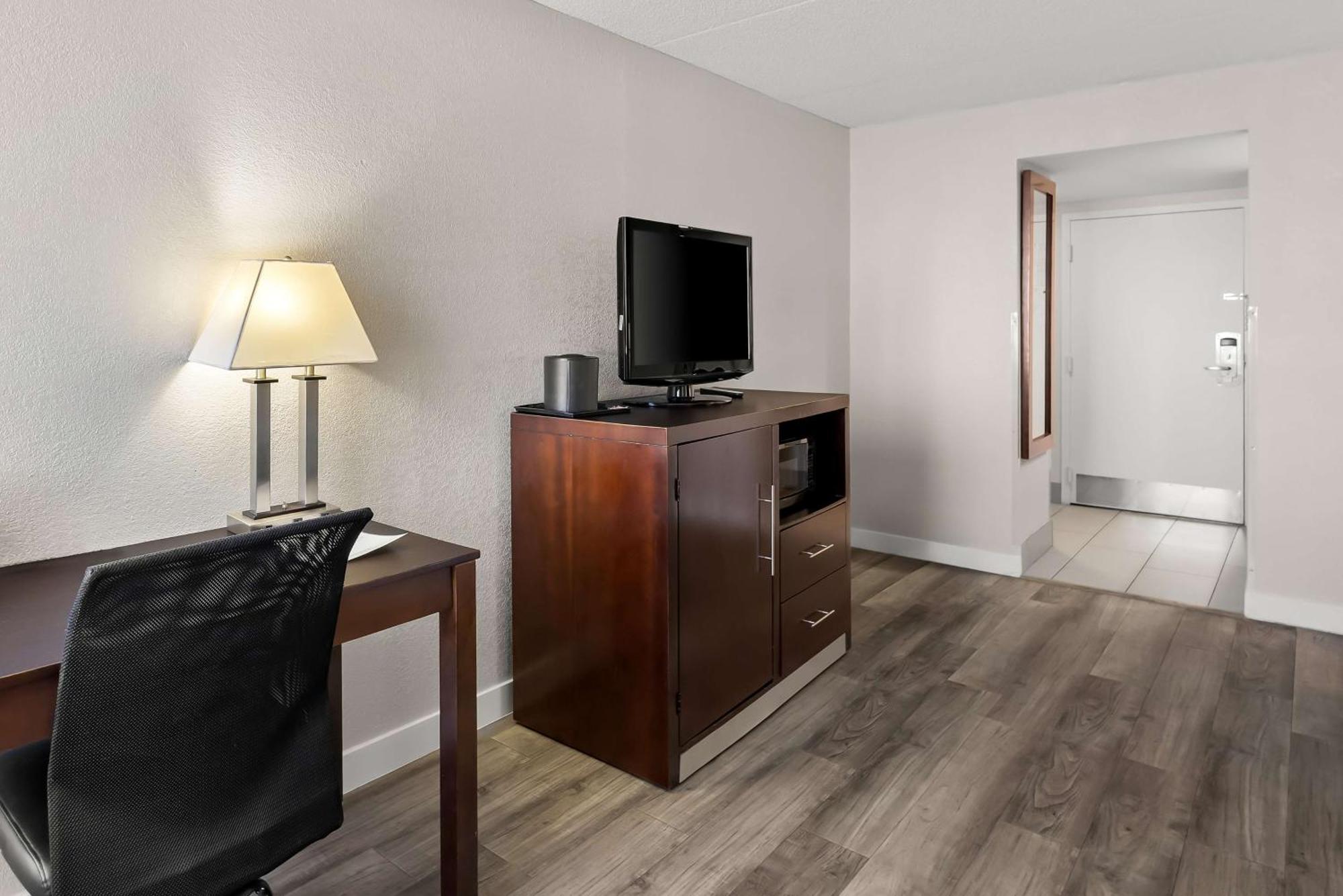 Best Western Luxbury Inn Fort Wayne Dış mekan fotoğraf